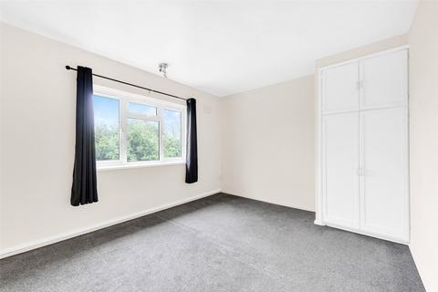 10 Blake Gardens, Dartford, DA1 5EL