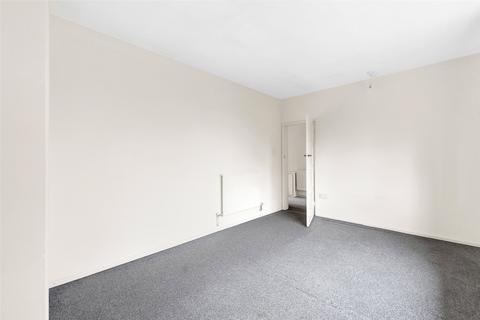 10 Blake Gardens, Dartford, DA1 5EL