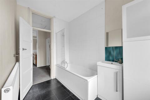 10 Blake Gardens, Dartford, DA1 5EL
