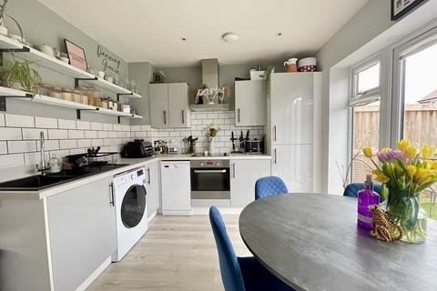 8 Farley Grove, Exeter, EX1 3YX