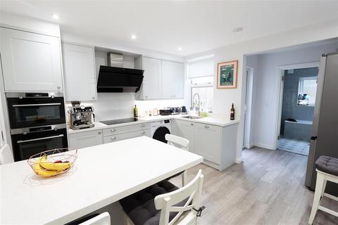2 bedroom end of terrace house for sale, Bynes Road, South Croydon