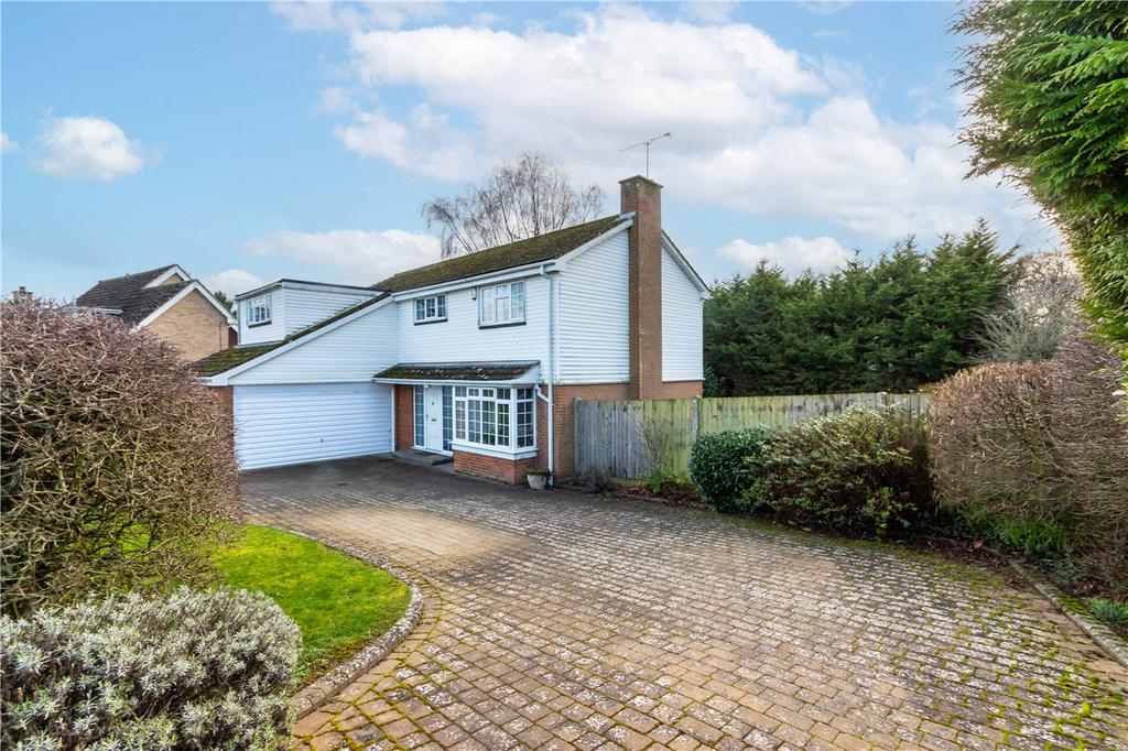 Holywell Road, Studham, Dunstable, Bedfordshire 5 bed detached house