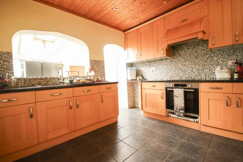 Gale Bungalow Tarbay Lane, Oakley Green, Windsor, SL4 4QG