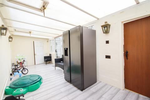 Gale Bungalow Tarbay Lane, Oakley Green, Windsor, SL4 4QG