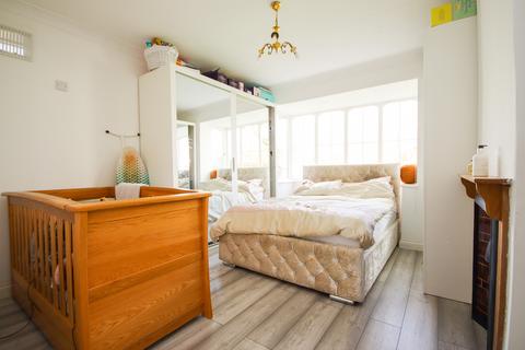 Gale Bungalow Tarbay Lane, Oakley Green, Windsor, SL4 4QG