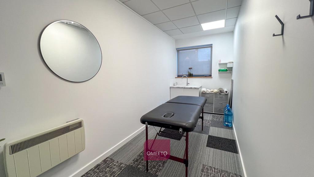 Treatment Room to let