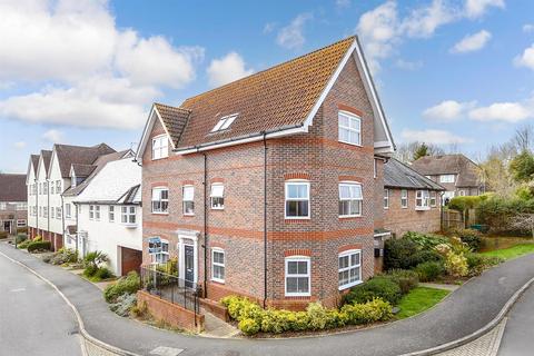 2 bedroom ground floor flat for sale, Codmore Hill, Codmore Hill, Pulborough, West Sussex