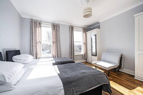 2 bedroom maisonette to rent, North Birkbeck Road, Leyton, London, E11