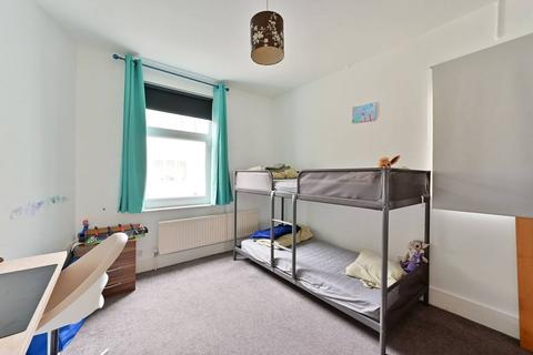 2 bedroom flat to rent, The Broadway, Wimbledon, London, SW19