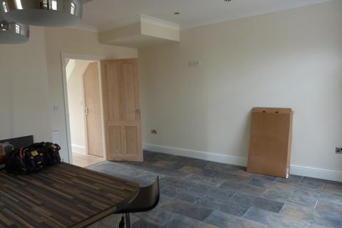 3 bedroom semi-detached house to rent - Kings Road, Llandybie SA18