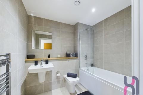 2 bedroom flat to rent, Media City, Michigan Point Tower D, 18 Michigan Avenue, Salford, M50