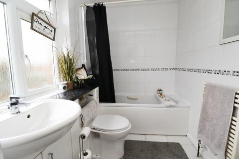 28 Ivythorn Road, Street, BA16 0TF