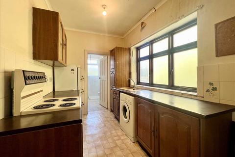 32 Blenheim Crescent, Leigh-on-sea, SS9 3DT