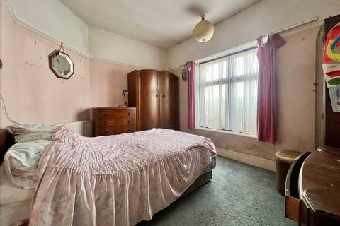 32 Blenheim Crescent, Leigh-on-sea, SS9 3DT