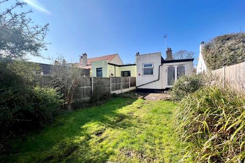 32 Blenheim Crescent, Leigh-on-sea, SS9 3DT