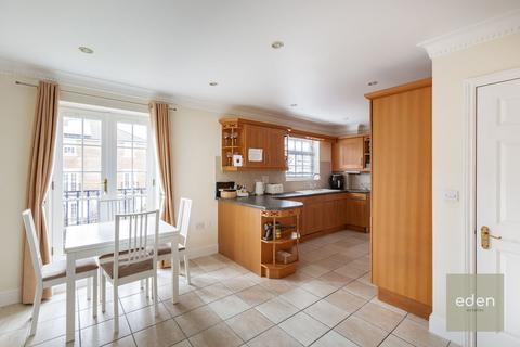 5 bedroom end of terrace house for sale, Maypole Drive, Kings Hill, ME19