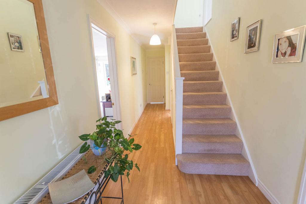 SUTHERLAND CHASE, ASCOT, BERKSHIRE, SL5 8TE 5 bed detached house for