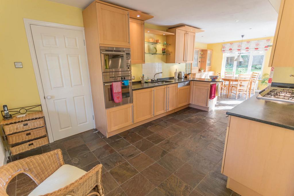 SUTHERLAND CHASE, ASCOT, BERKSHIRE, SL5 8TE 5 bed detached house for