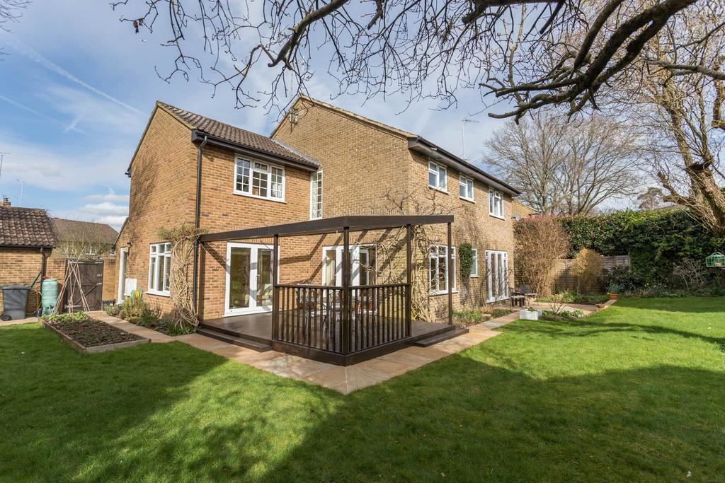 SUTHERLAND CHASE, ASCOT, BERKSHIRE... 5 bed detached house for sale £