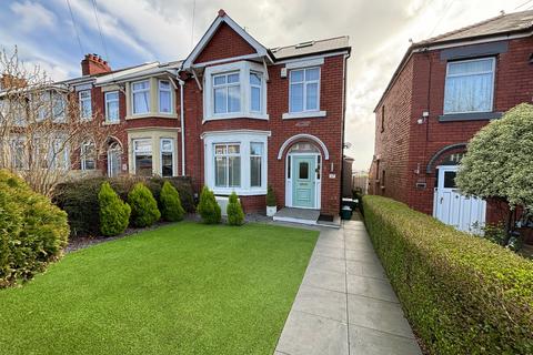 4 bedroom end of terrace house for sale - Jenner Road, Barry, CF62