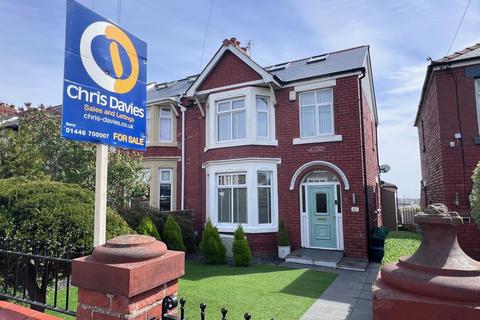 4 bedroom end of terrace house for sale, Jenner Road, Barry, CF62