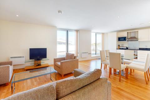 2 bedroom penthouse to rent, Drayton Park, London, N5