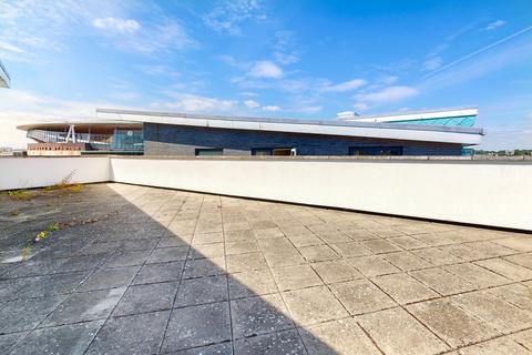 2 bedroom penthouse to rent, Drayton Park, London, N5
