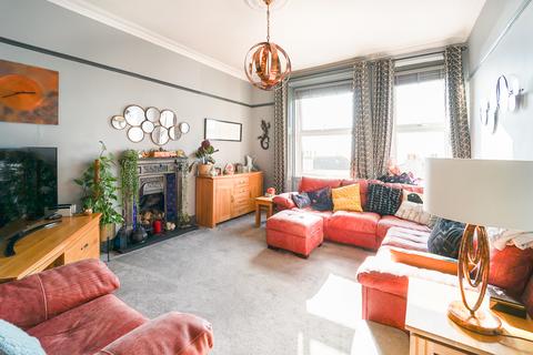2 bedroom flat for sale, Upper Kewstoke Road, BS23