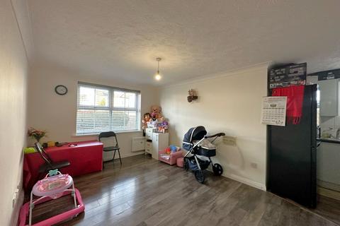 1 bedroom flat for sale, Yeoman Court, New Heston Road, Hounslow, Greater London, TW5