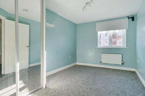 2 bedroom flat for sale, Grange House, Grange Drive, High Wycombe, HP13 5GQ