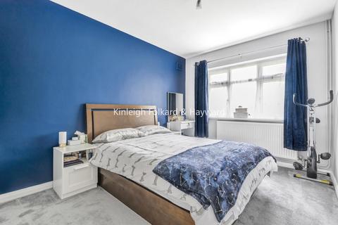 2 bedroom flat for sale, Avenue Road, Southgate