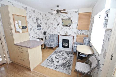 2 bedroom terraced house for sale, Luton Road, Toddington