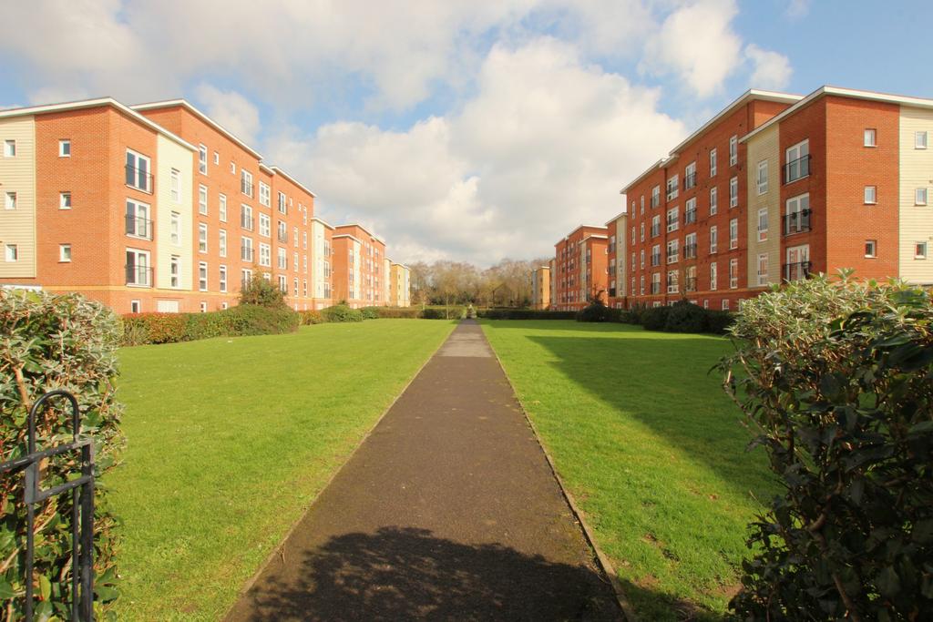 Little Hackets, Havant 2 bed flat for sale £155,000