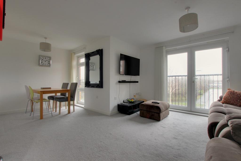 Little Hackets, Havant 2 bed flat for sale £155,000