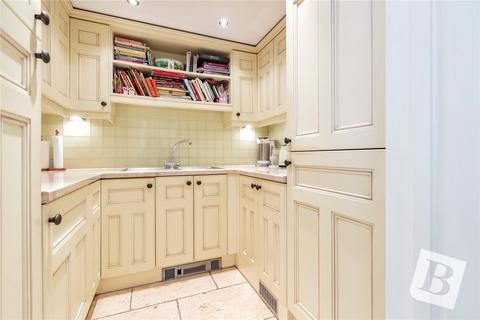 3 bedroom detached house to rent, Curtis Road, Hornchurch, Essex, RM11