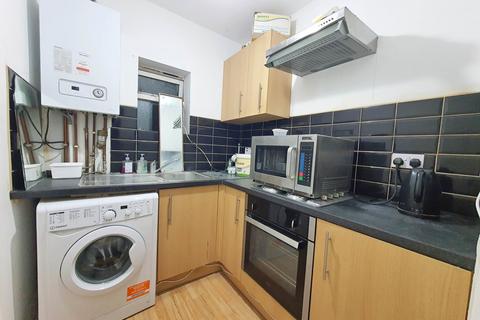 Flat share to rent, Headley Road, Reading RG5