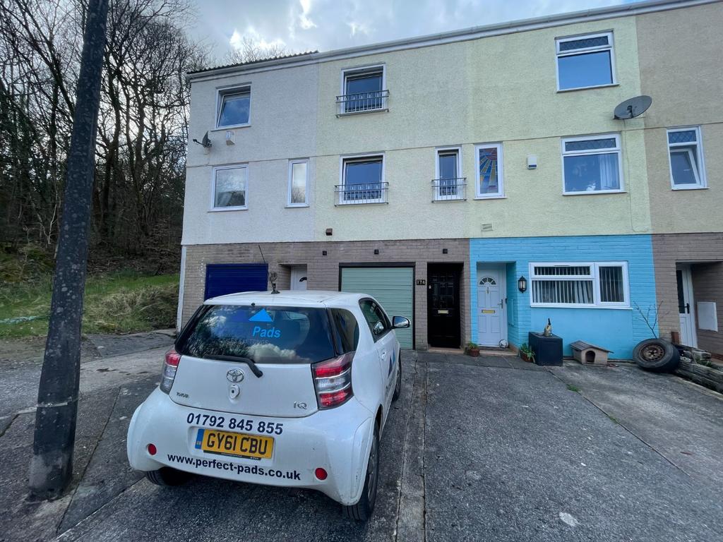 Hillrise Park Clydach SA6 5ED 2 bed townhouse £675 pcm (£156 pw)