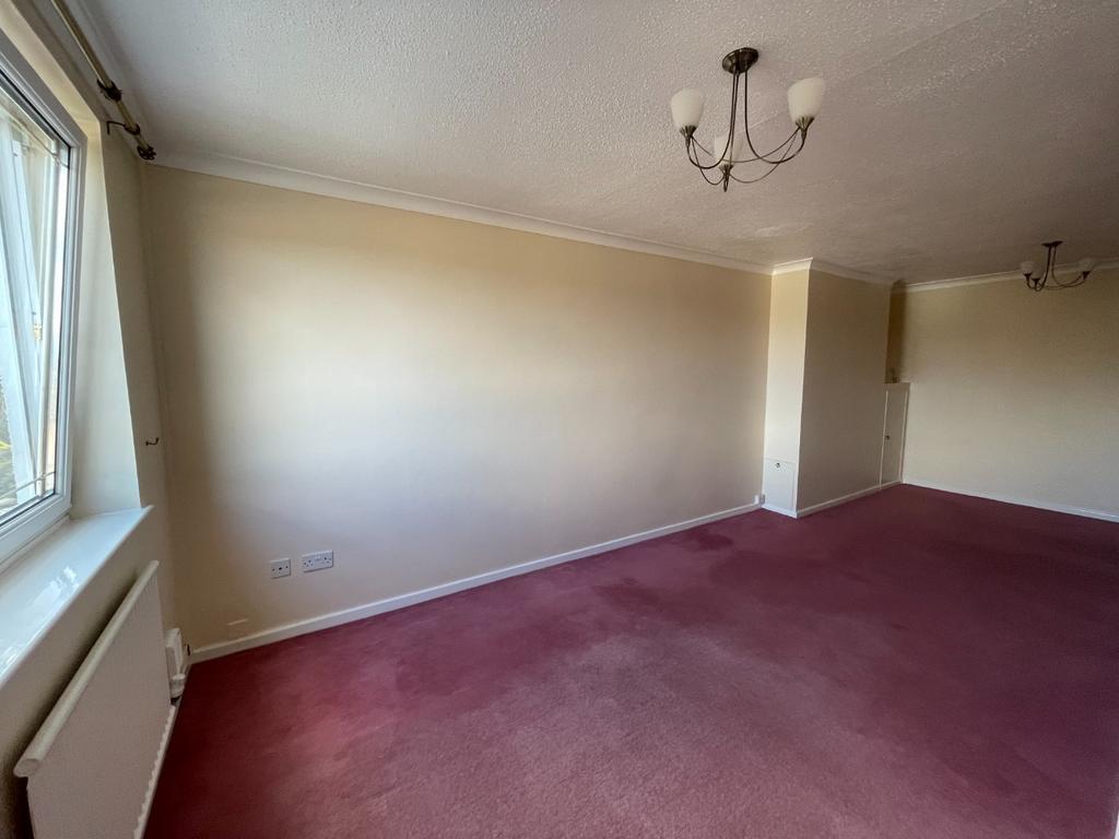Hillrise Park Clydach SA6 5ED 2 bed townhouse £675 pcm (£156 pw)