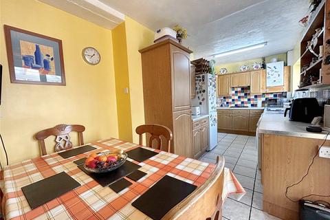 50 Hendal Lane, Wakefield, WF2 7NY