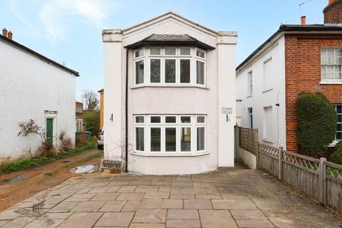 3 bedroom detached house to rent - Portsmouth Road, Esher, Surrey, KT10
