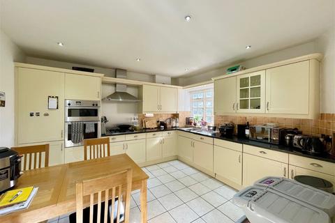 2 bedroom flat for sale, Enborne Lodge Lane, Newbury RG14