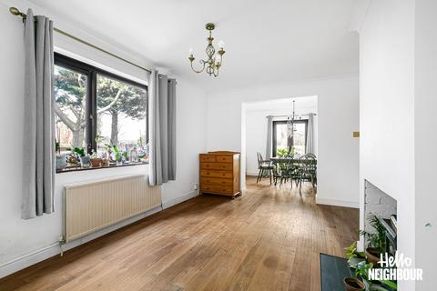 3 bedroom end of terrace house to rent, Molesey Road, Walton-on-Thames, KT12
