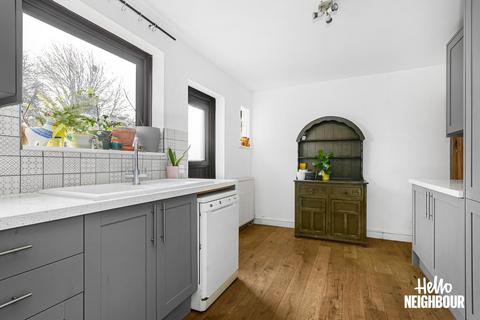 3 bedroom end of terrace house to rent, Molesey Road, Walton-on-Thames, KT12