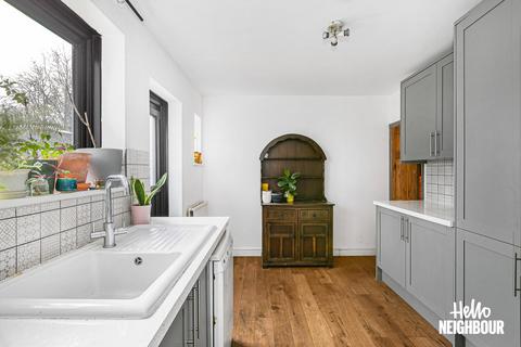 3 bedroom end of terrace house to rent, Molesey Road, Walton-on-Thames, KT12