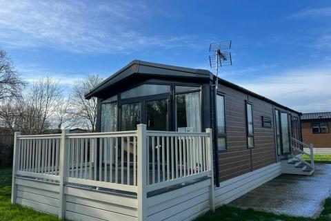 2 bedroom lodge for sale, Gilberdyke East Riding of Yorkshire