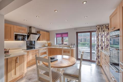 18 Brookfield Close, Hunt End, Redditch, B97 5LL