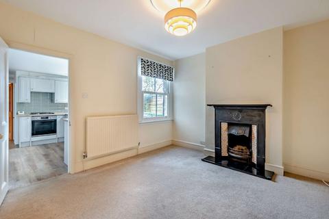 3 bedroom end of terrace house to rent, Station Road, Histon, Cambridge