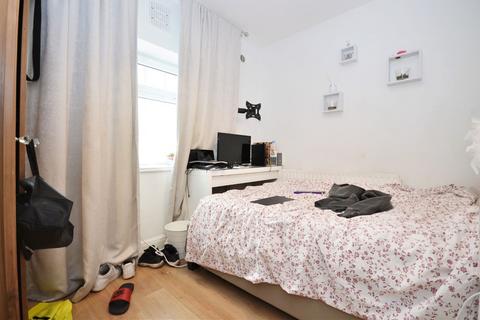 2 bedroom flat for sale, Rosebank Gardens, Acton W3 6TW