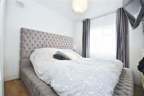 2 bedroom flat for sale, Rosebank Gardens, Acton