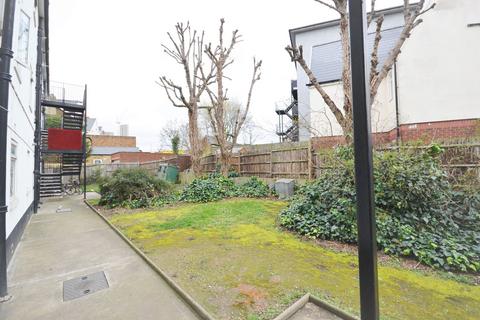 2 bedroom flat for sale, Rosebank Gardens, Acton